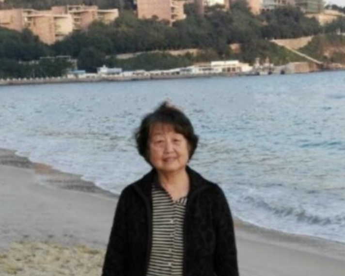 Yuehua Liu at the beach